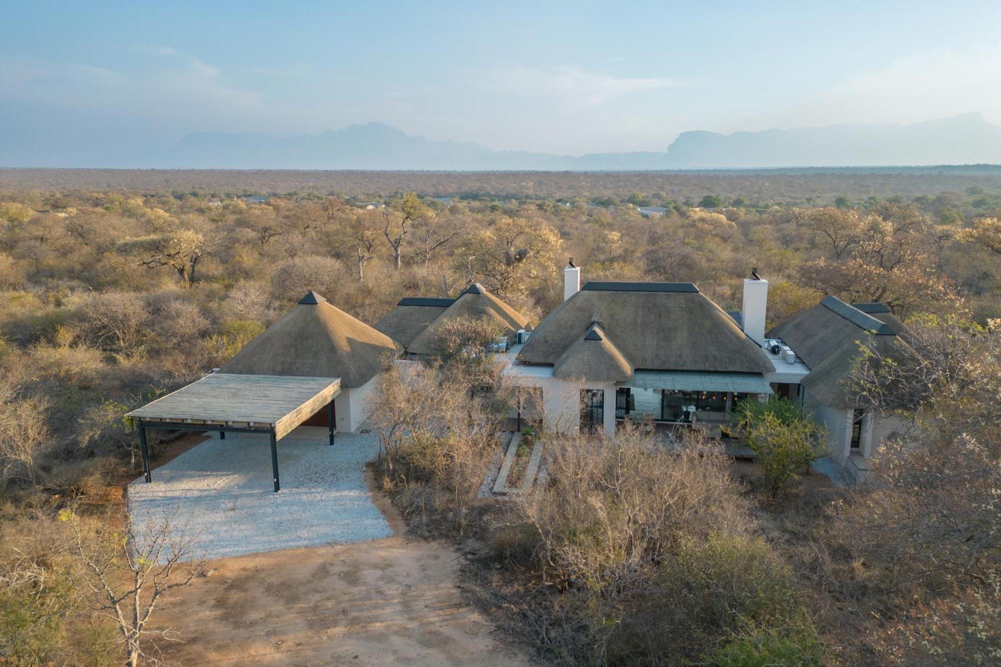 Villa Lanterfant - Luxury Stay In Nature - Solar Powered Hoedspruit Buitenkant foto